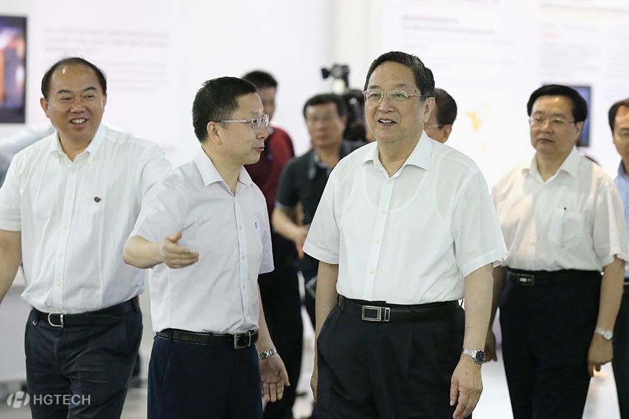 3、2014年(nian)06月07日(ri)全國(guo)政協主(zhu)席俞正聲視察華工(gong)科(ke)技(ji) .jpg